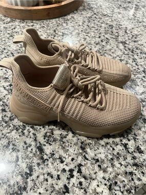 Steve Madden Beige Knit Lace-Up Sneaker